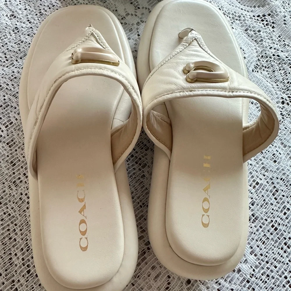 Coach - Picture 3 of 5